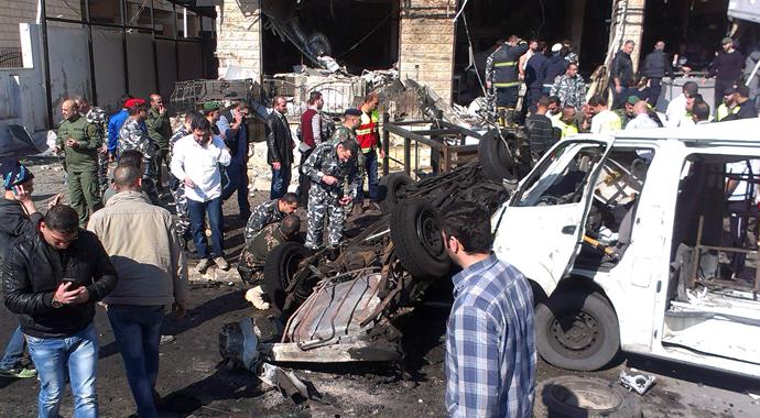Beyrut'ta bomba patladı - Olay yerinden ilk görüntüler